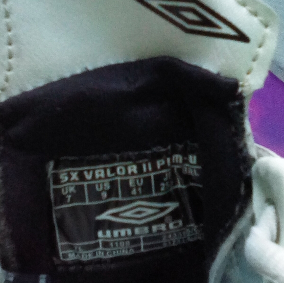 Umbro Women’s SX Valor 2 Soccer Cleats - Picture 9 of 11